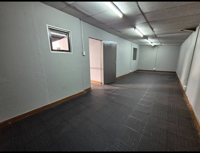 2,314M² WAREHOUSE TO LET IN WADEVILLE